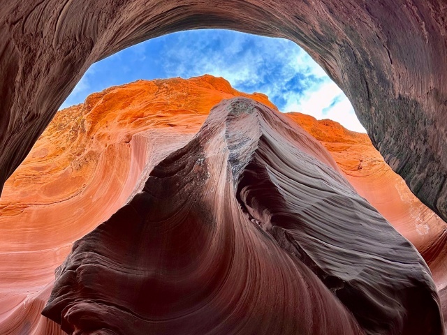 Explore Upper Antelope Canyon, Guided Tours 9:20 AM - 3:35 PM