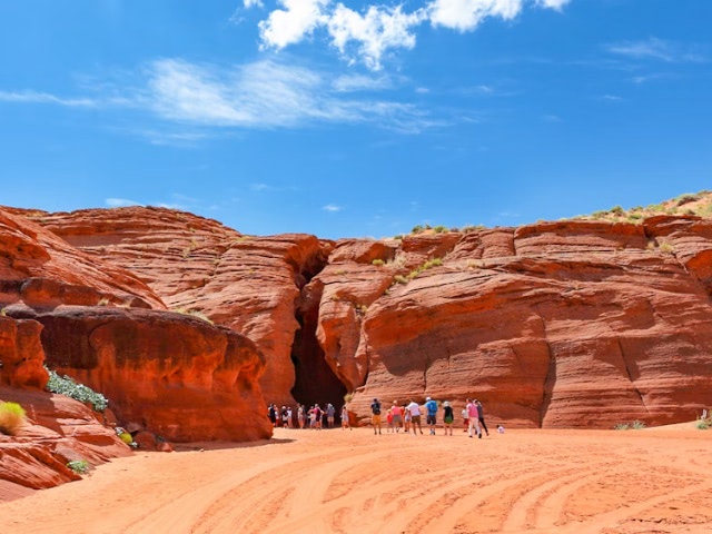 Upper Antelope Canyon Guided Hiking Tour (2-Mile Round-Trip)