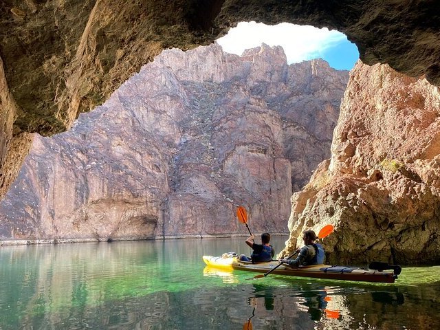 Recorrido en kayak exprés por la Cueva Esmeralda